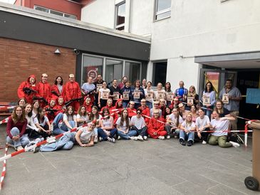 Der Abschlussstreich der 10. Klassen..